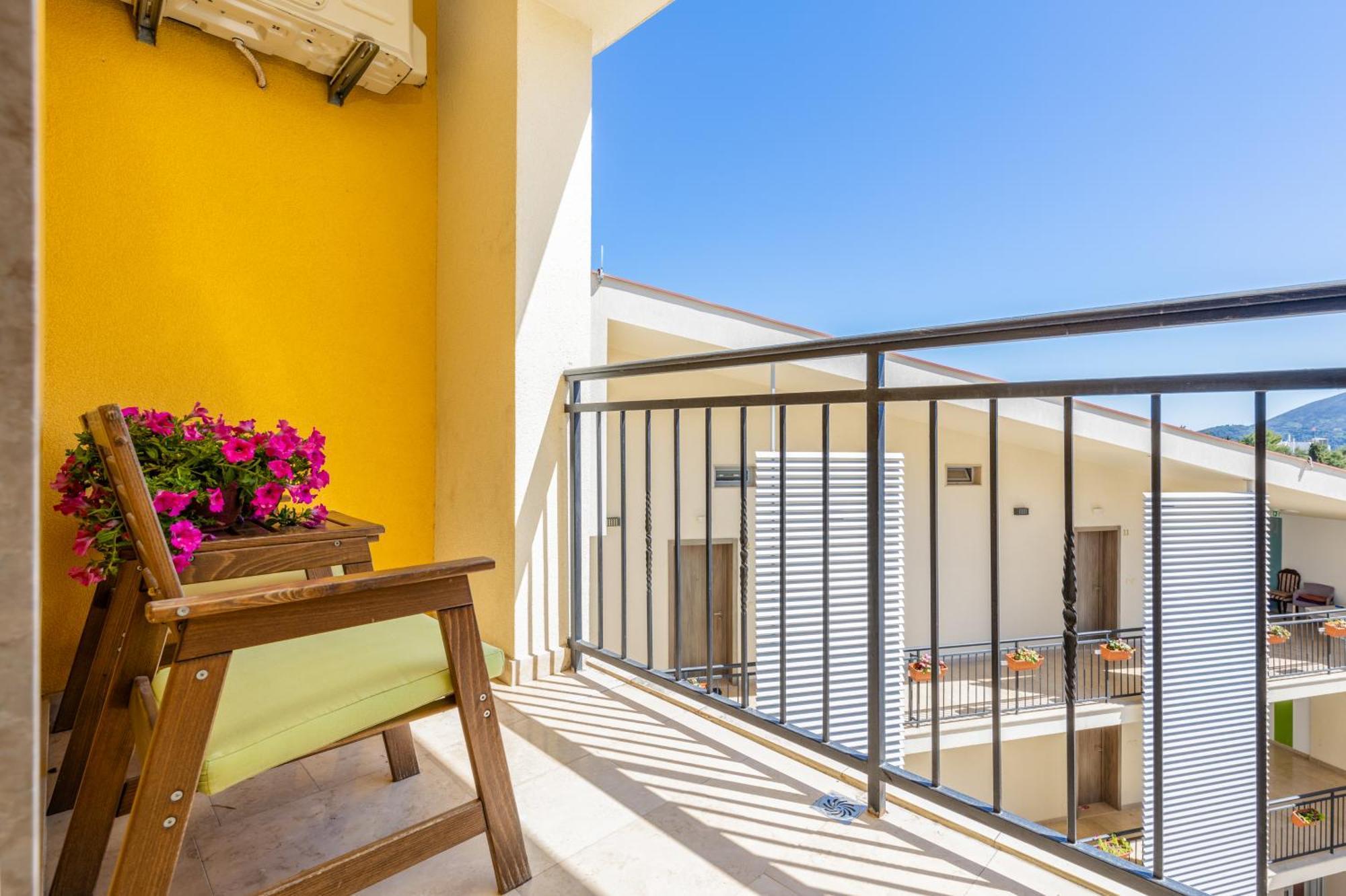 Apart Hotel M S Katunjanin Herceg Novi Exterior photo